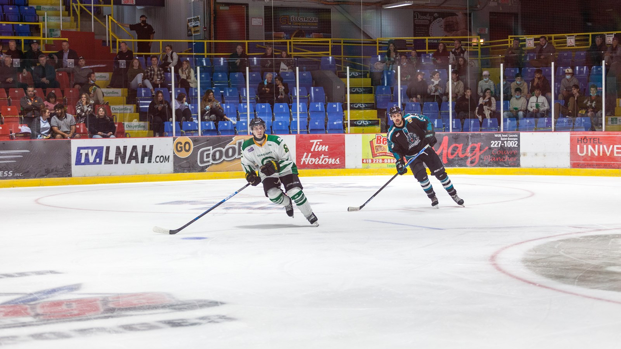 Une belle victoire pour le match inaugural des Condors hockey