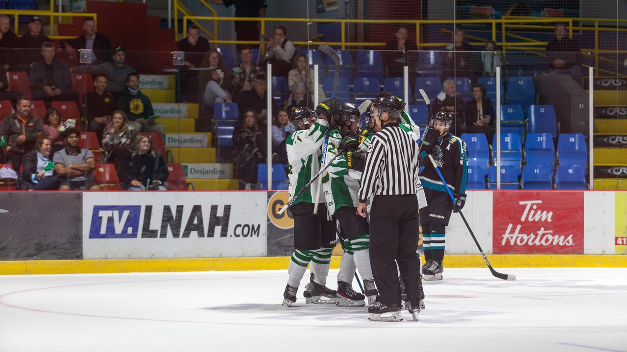 Une belle victoire pour le match inaugural des Condors hockey