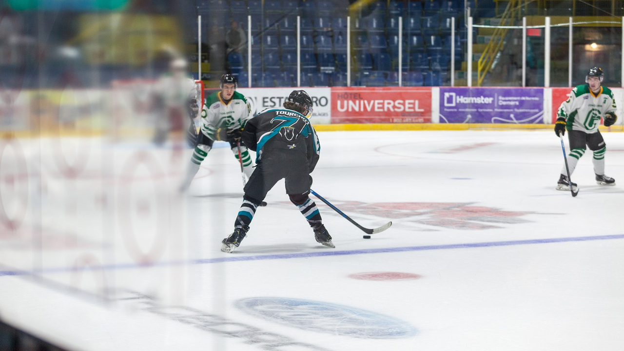 Une belle victoire pour le match inaugural des Condors hockey