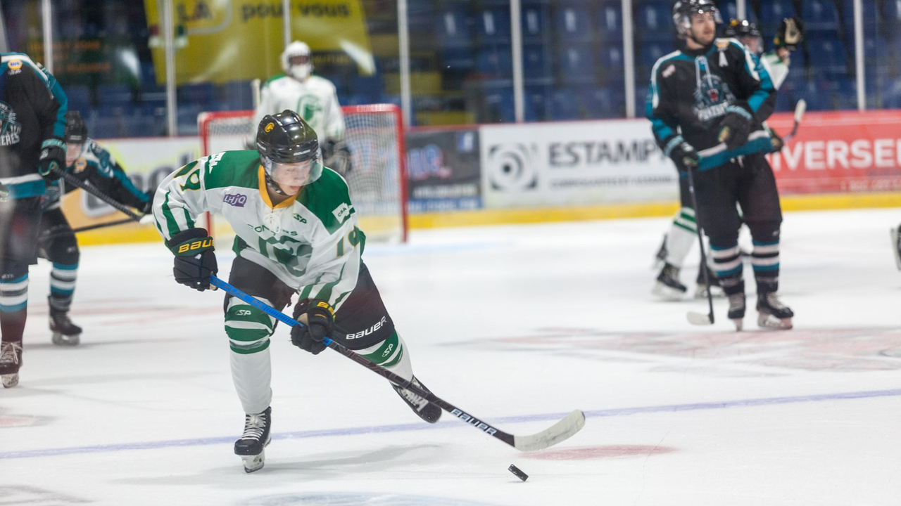 Une belle victoire pour le match inaugural des Condors hockey