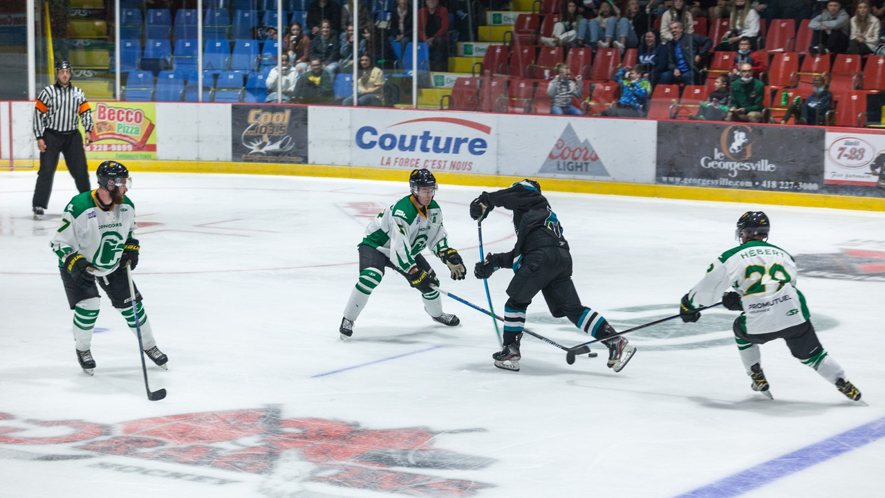 Une belle victoire pour le match inaugural des Condors hockey