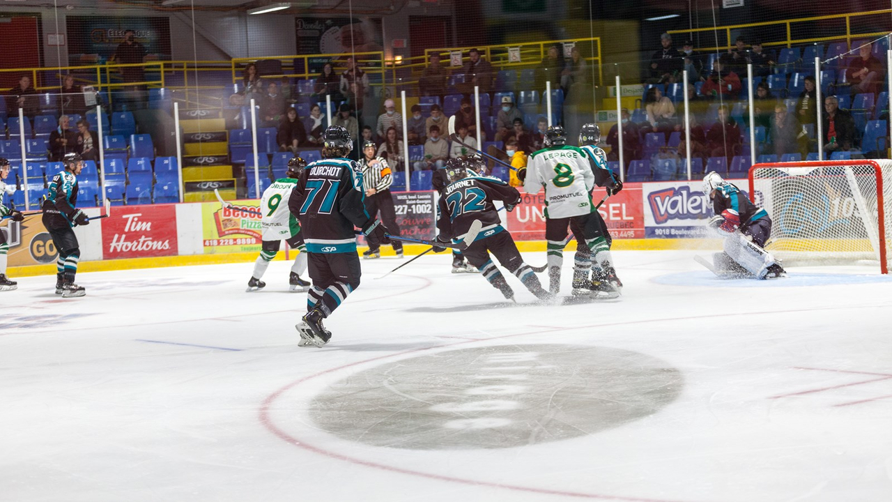 Une belle victoire pour le match inaugural des Condors hockey