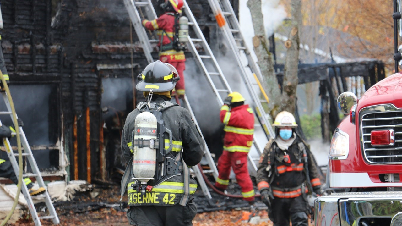 Une résidence détruite par les flammes à Lambton