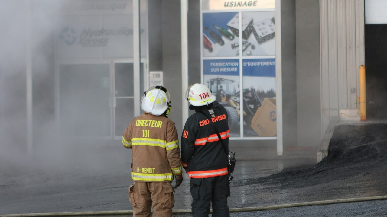 Incendie chez Usinage Xpress: le feu aurait pris naissance dans la chambre à peinture