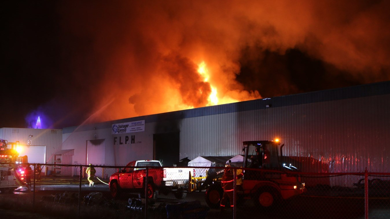 Incendie chez Usinage Xpress: le feu aurait pris naissance dans la chambre à peinture