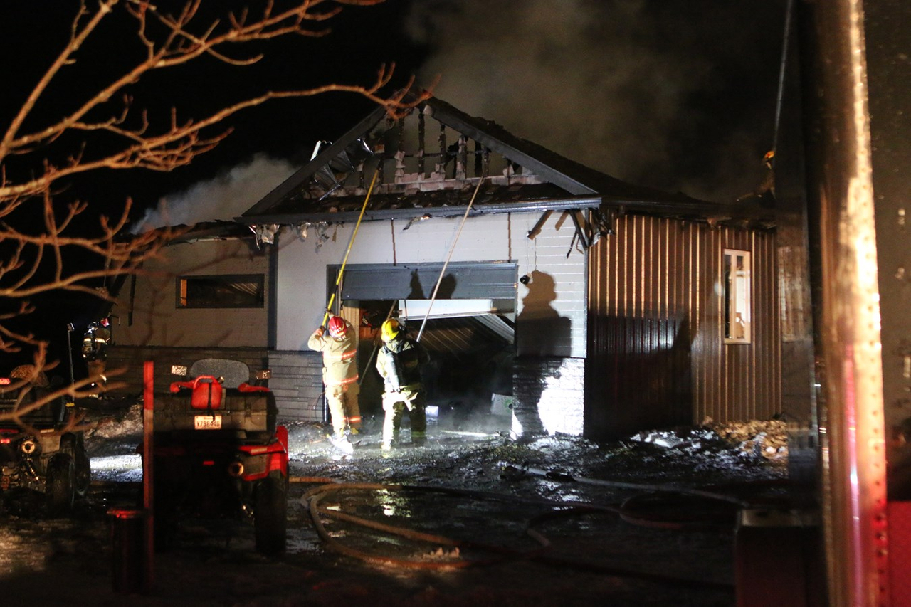 Un garage ravagé par les flammes à Saint-Elzéar