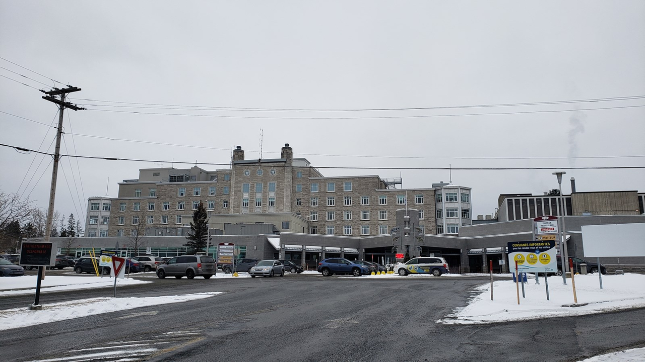 COVID-19 : les hospitalisations toujours en baisse au Québec