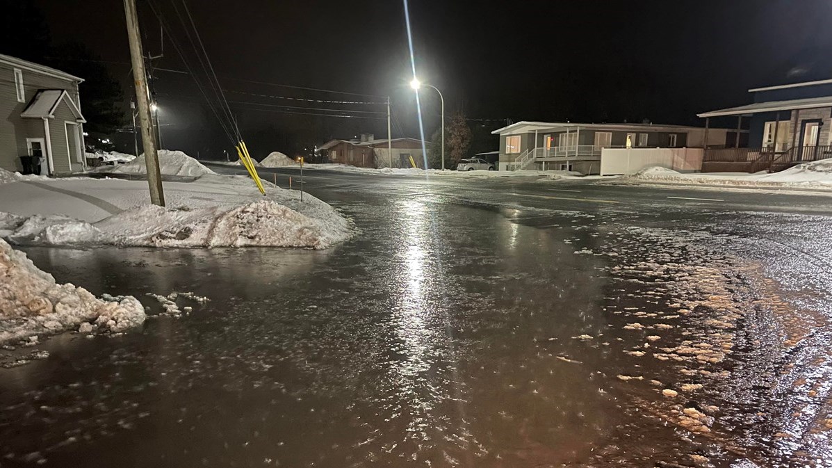 Accumulation d'eau sur plusieurs chemins