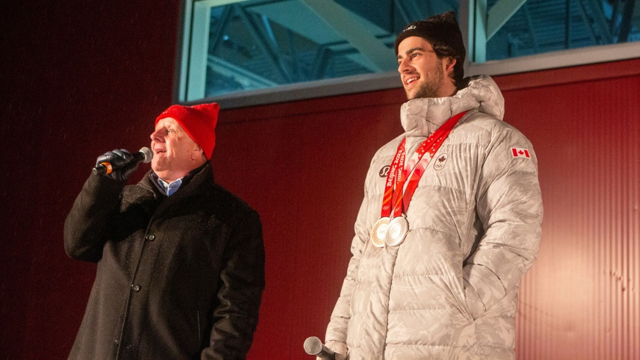 Le maire Gaétan Vachon a accueilli le champion.