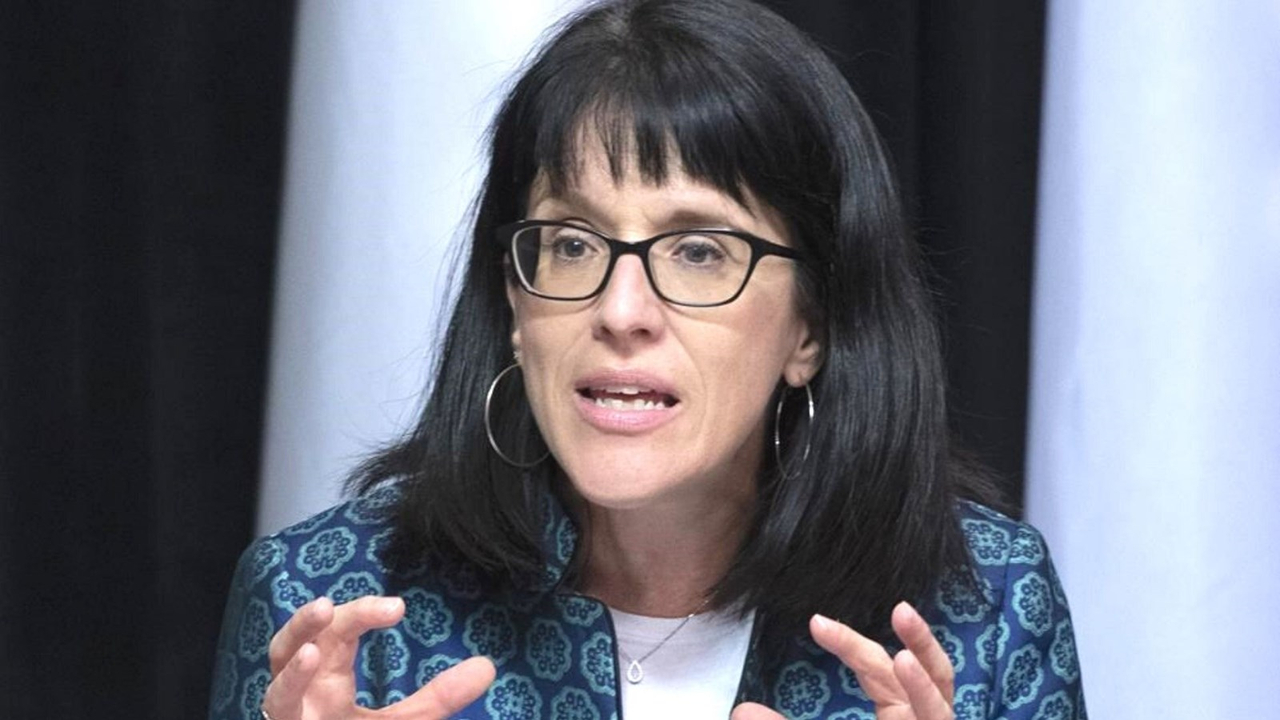 La ministre des Relations canadiennes et de la Francophonie canadienne, Sonia LeBel.
