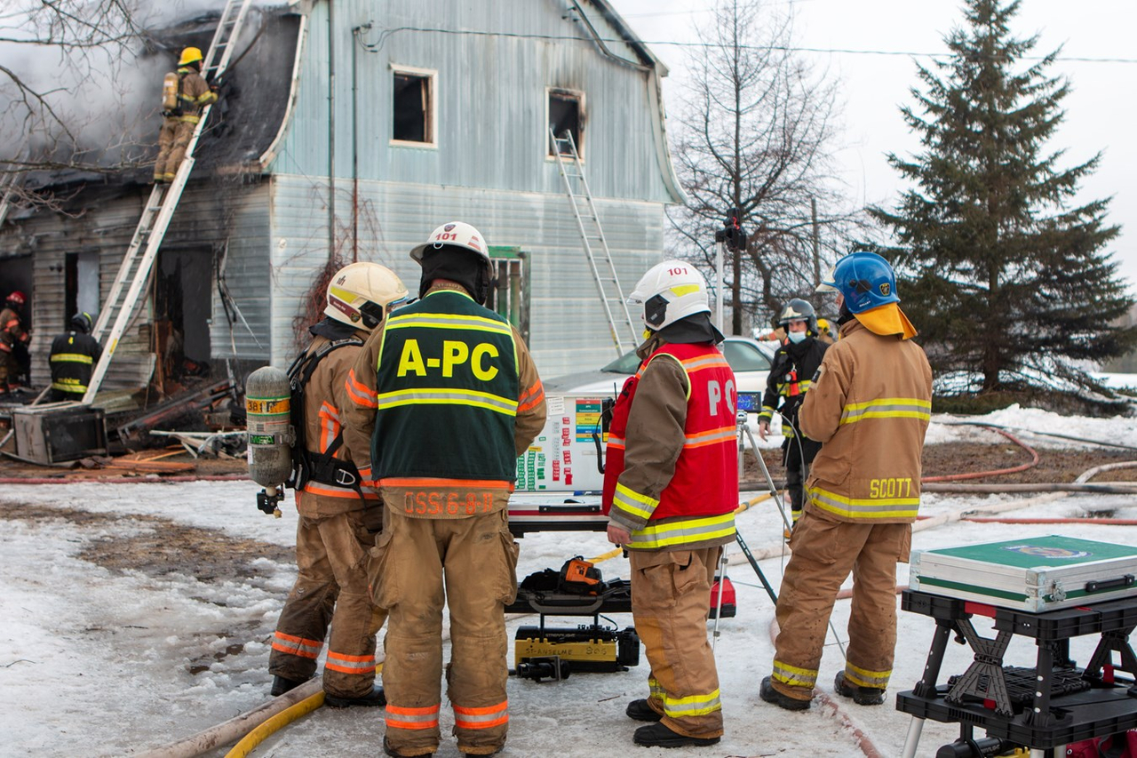 Un corps a été retrouvé dans les décombres d'un feu de résidence à Sainte-Hénédine