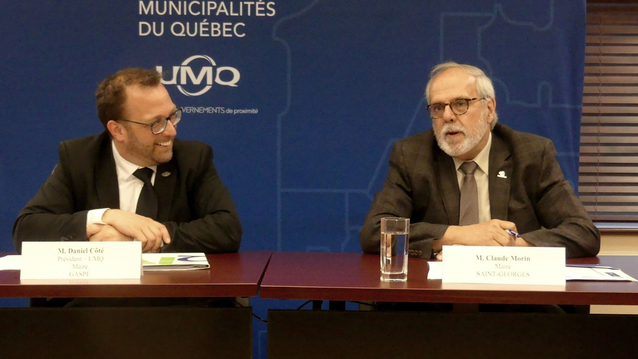 Le maire Claude Morin (à droite) a fait cette annonce lors du passage à Saint-Georges du président de l'UMQ, Daniel Côté.