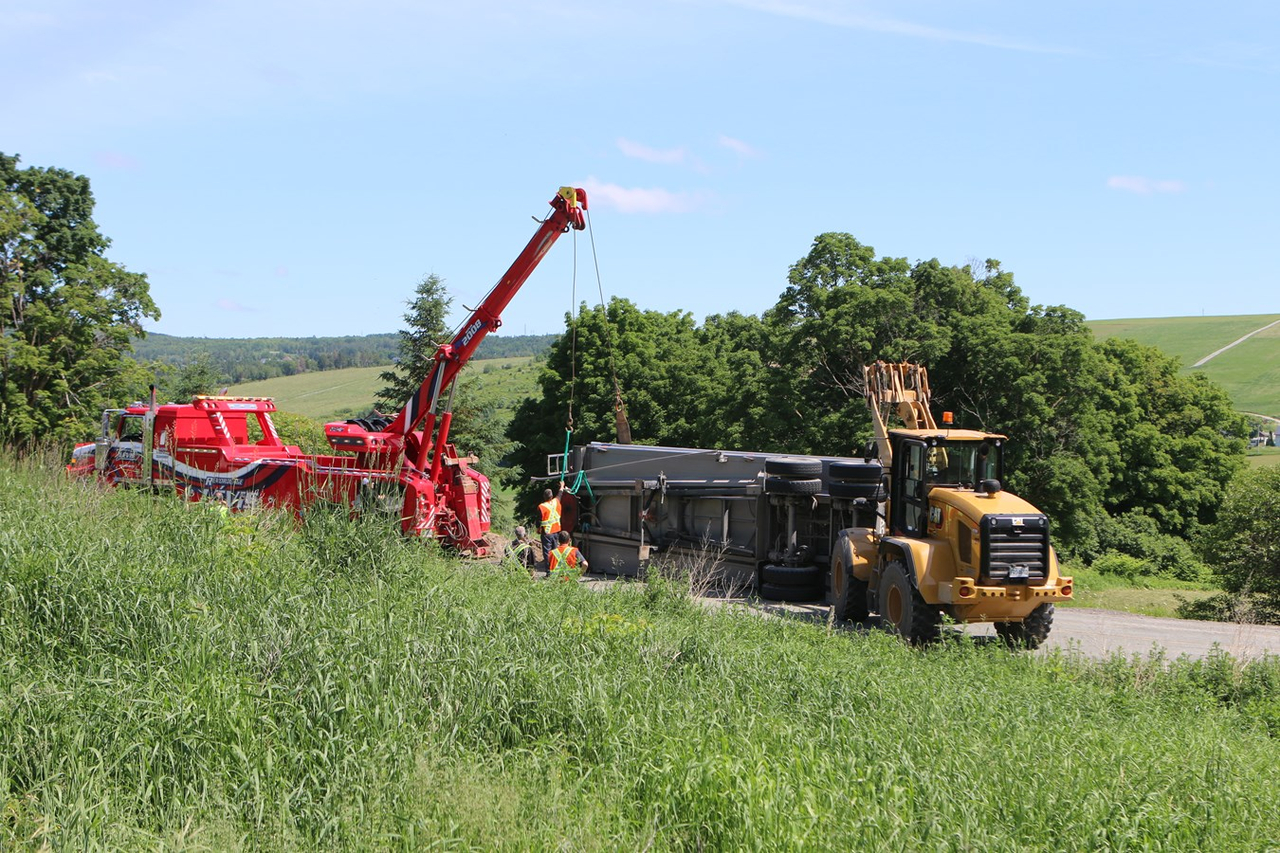 Un camion se renverse à Sainte-Marie