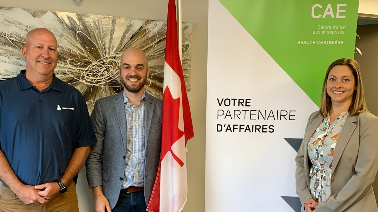 De gauche à droite, Guy Roy, président, Maxime DuChêne, conseiller et Karine Therrien, directrice générale.