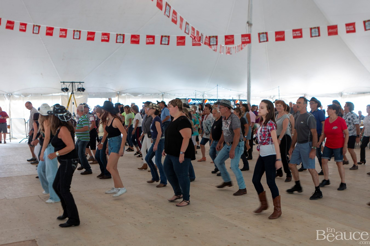La parade de voitures anciennes de Nashville en Beauce 2022 en images