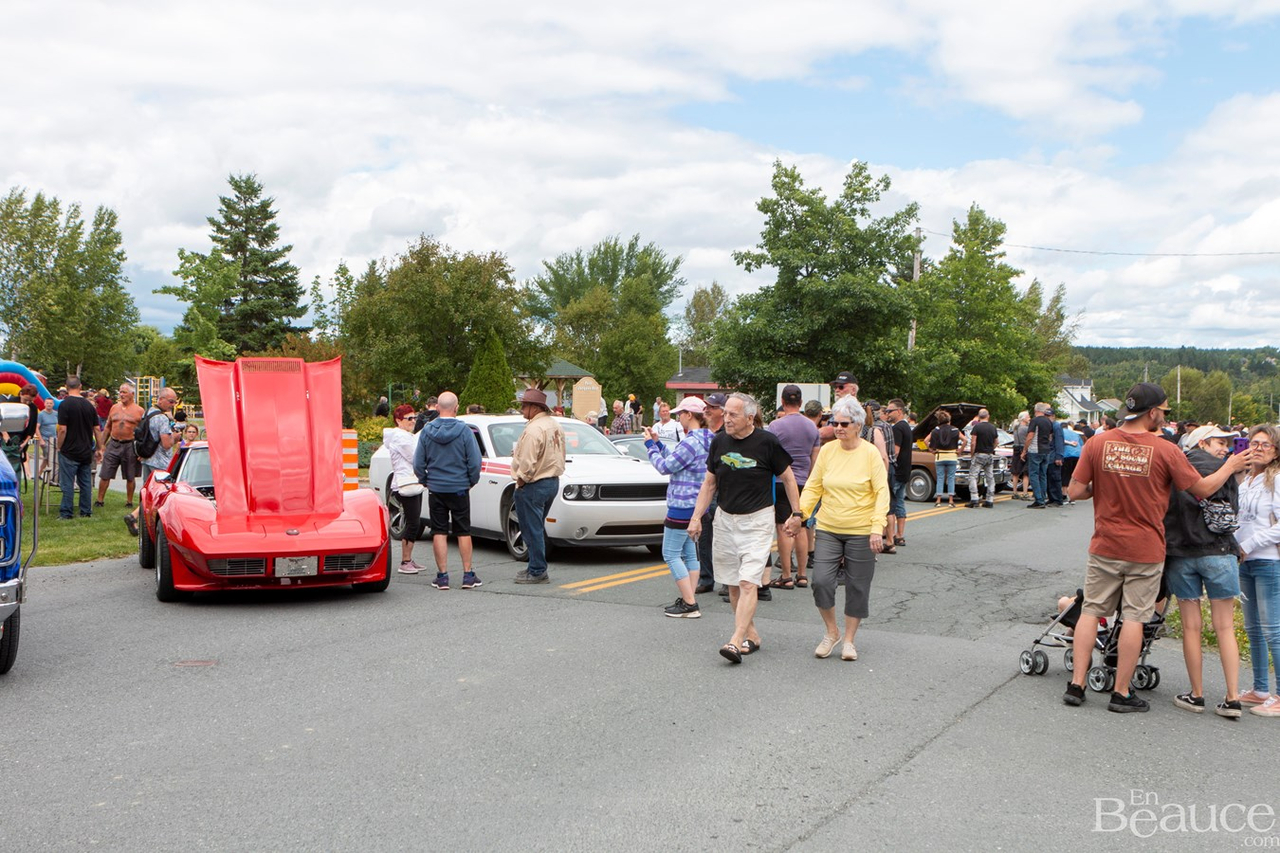 La parade de voitures anciennes de Nashville en Beauce 2022 en images