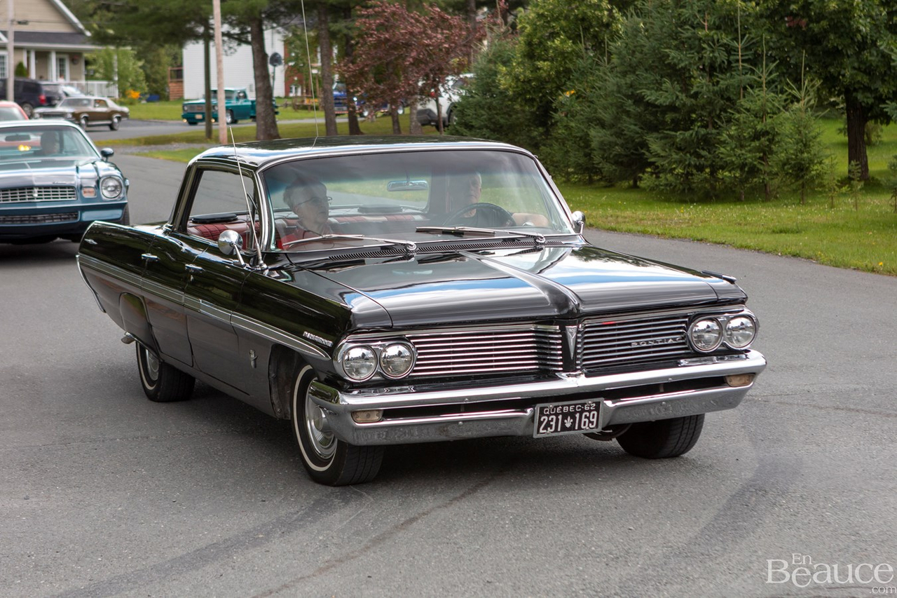 La parade de voitures anciennes de Nashville en Beauce 2022 en images