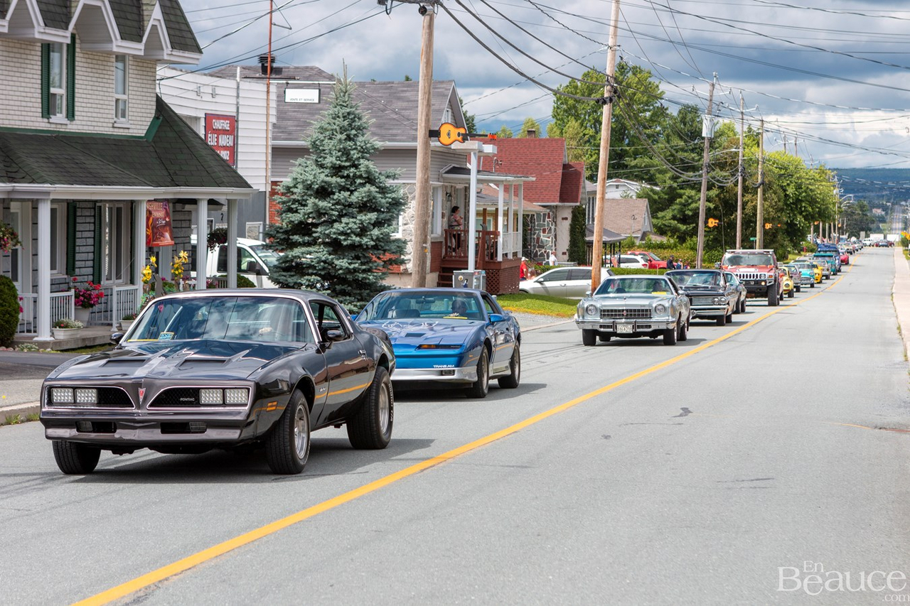 La parade de voitures anciennes de Nashville en Beauce 2022 en images
