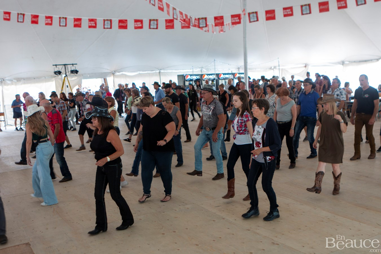 La parade de voitures anciennes de Nashville en Beauce 2022 en images