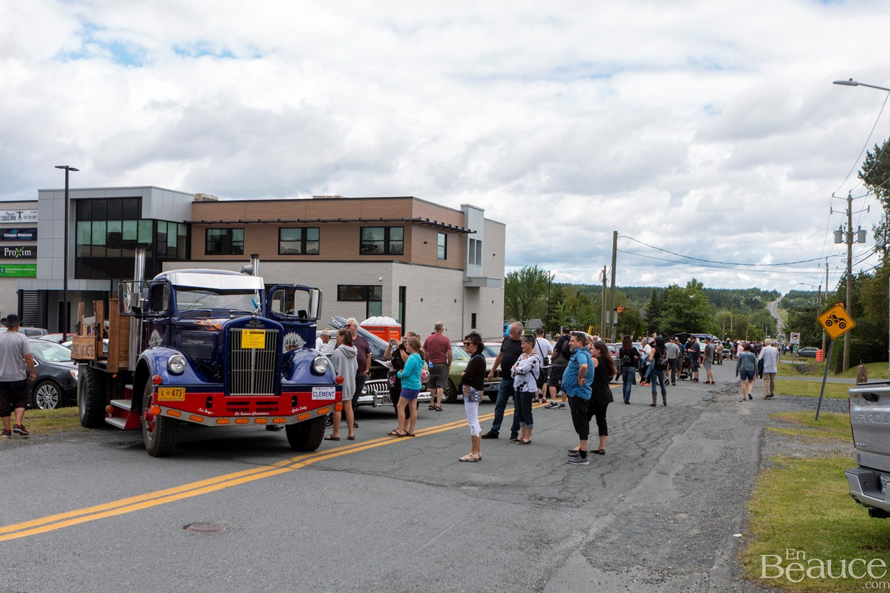 La parade de voitures anciennes de Nashville en Beauce 2022 en images