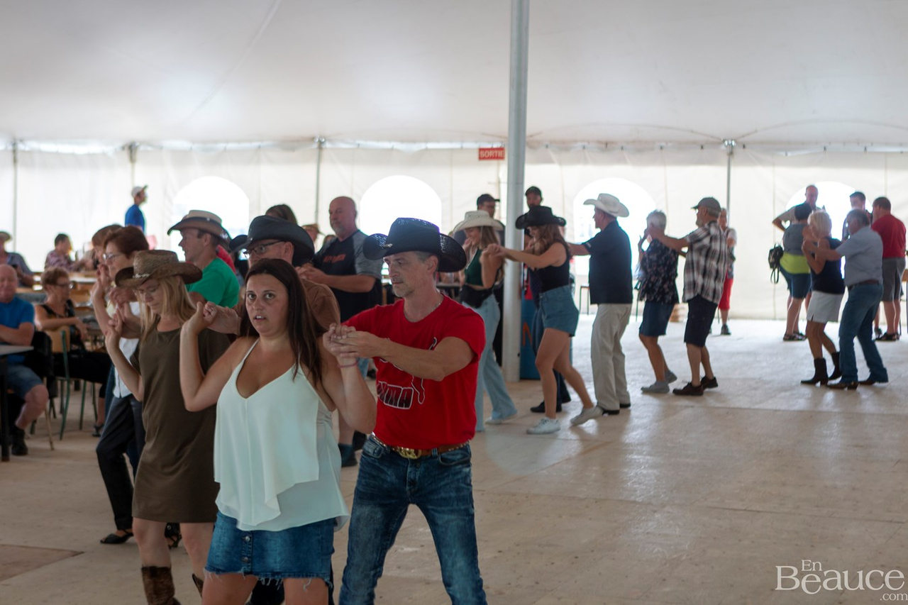 La parade de voitures anciennes de Nashville en Beauce 2022 en images