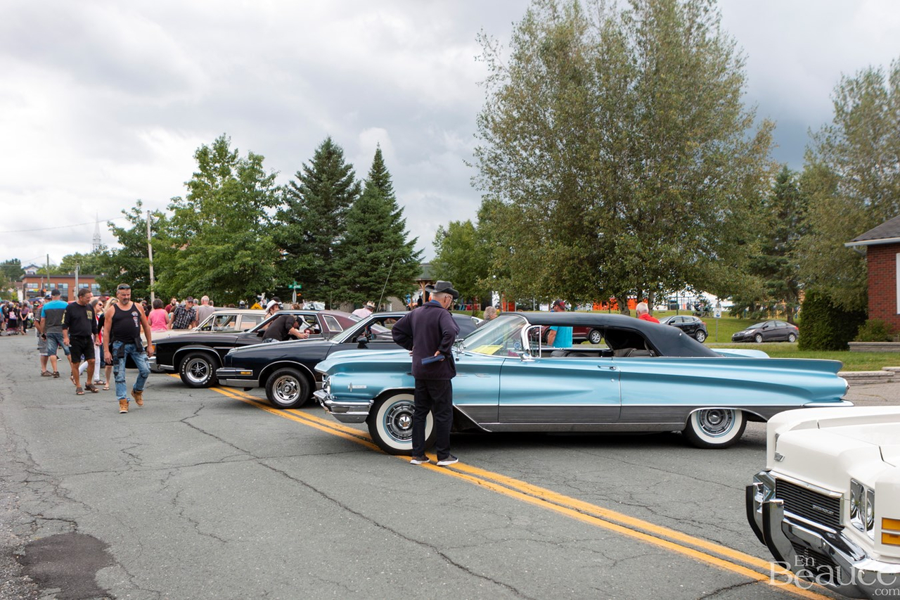 La parade de voitures anciennes de Nashville en Beauce 2022 en images