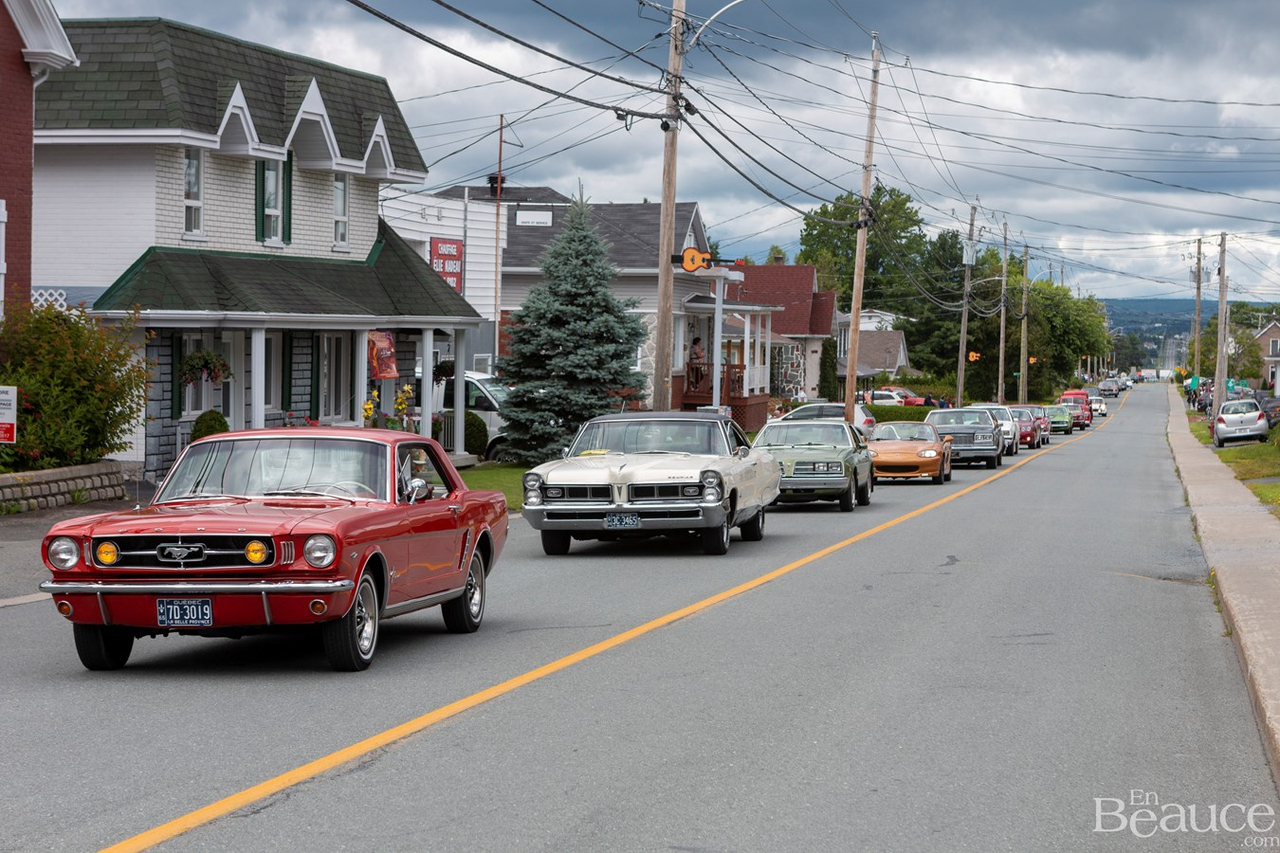 La parade de voitures anciennes de Nashville en Beauce 2022 en images