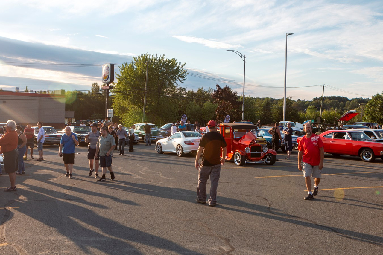 Les voitures anciennes réunies à Saint-Georges