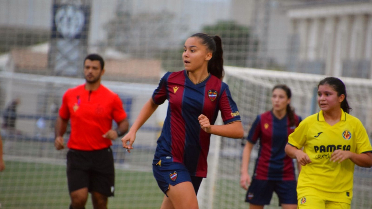 La joueuse de soccer Roxanne Bolduc monte les échelons en Espagne