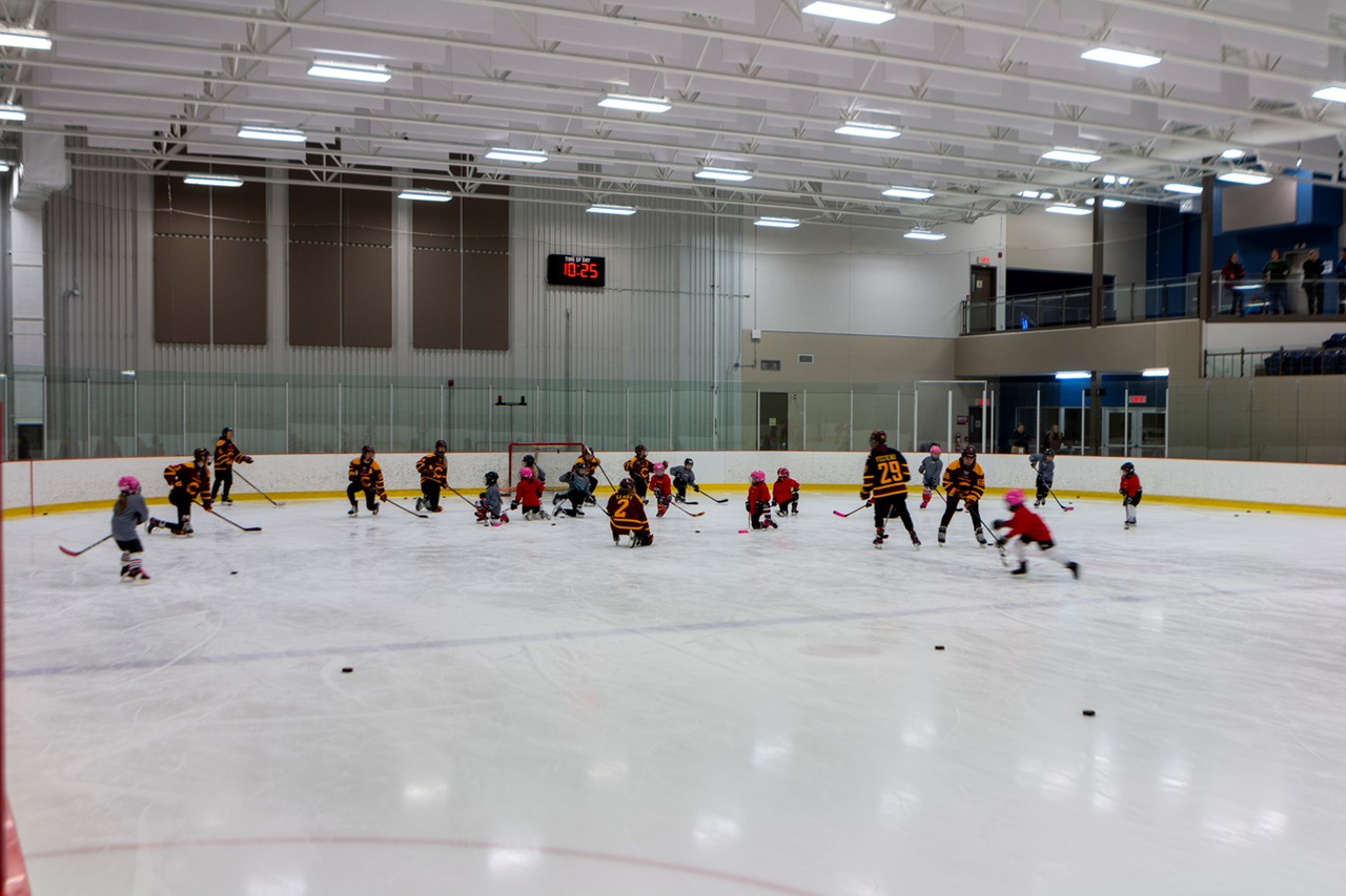 Des étoiles dans les yeux des jeunes hockeyeuses