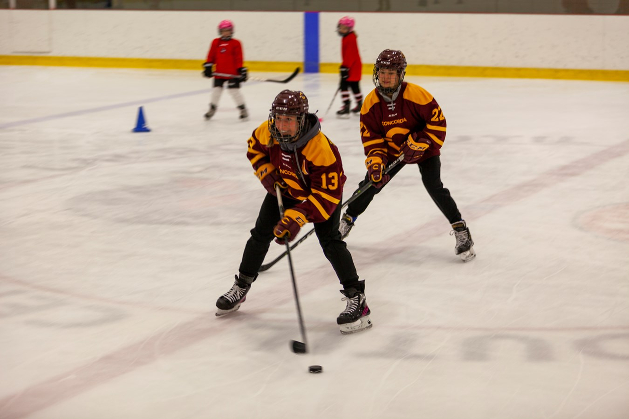 Des étoiles dans les yeux des jeunes hockeyeuses