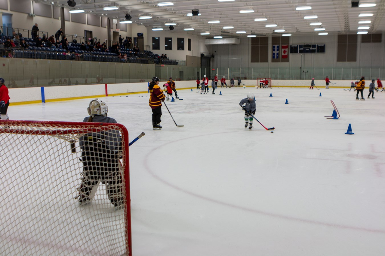 Des étoiles dans les yeux des jeunes hockeyeuses