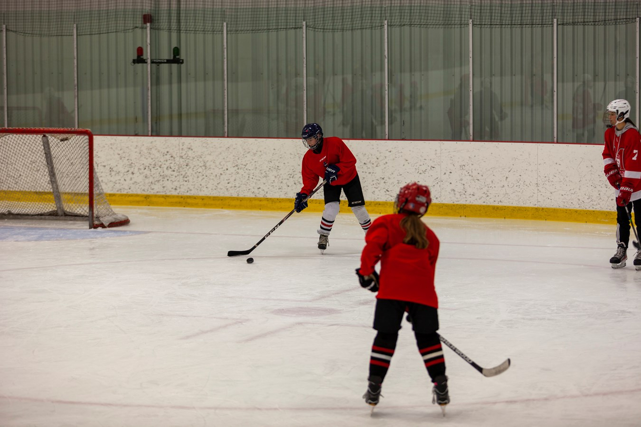 Des étoiles dans les yeux des jeunes hockeyeuses