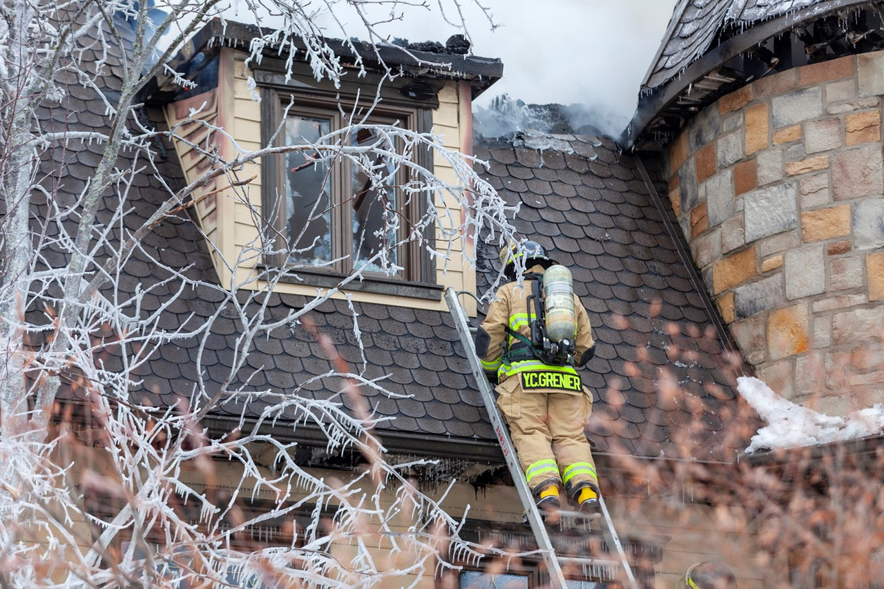 Saint-Côme-Linière: une résidence ravagée par les flammes à Noël