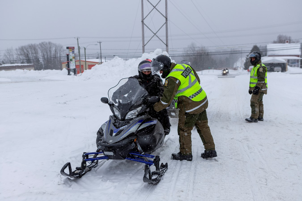 Une fin de semaine de surveillance sur les pistes de motoneige