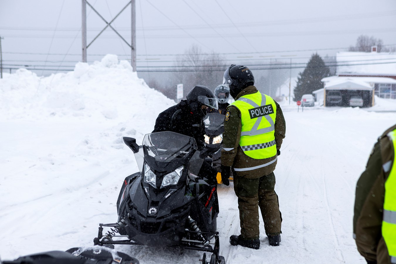 Une fin de semaine de surveillance sur les pistes de motoneige