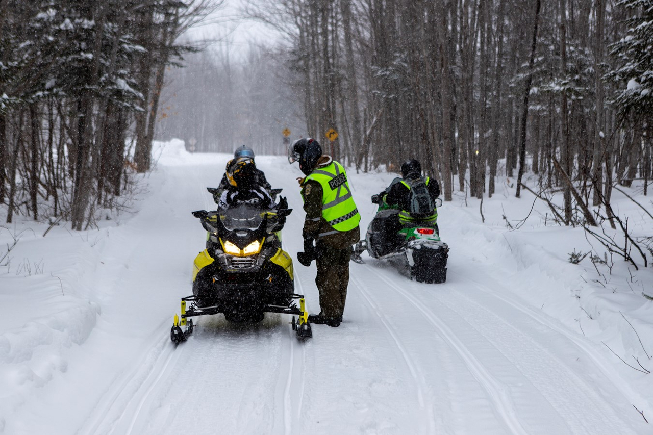 Une fin de semaine de surveillance sur les pistes de motoneige