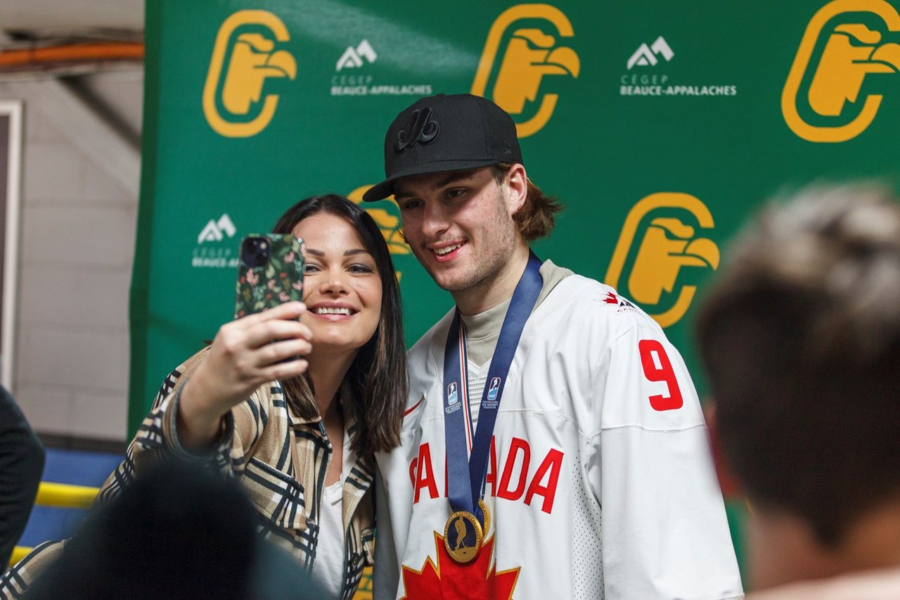 Joshua Roy en visite pour la victoire des Condors face aux Flames de Gatineau