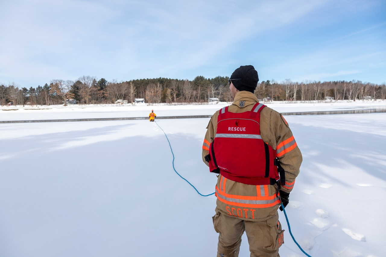Les pompiers de Scott sur la glace!