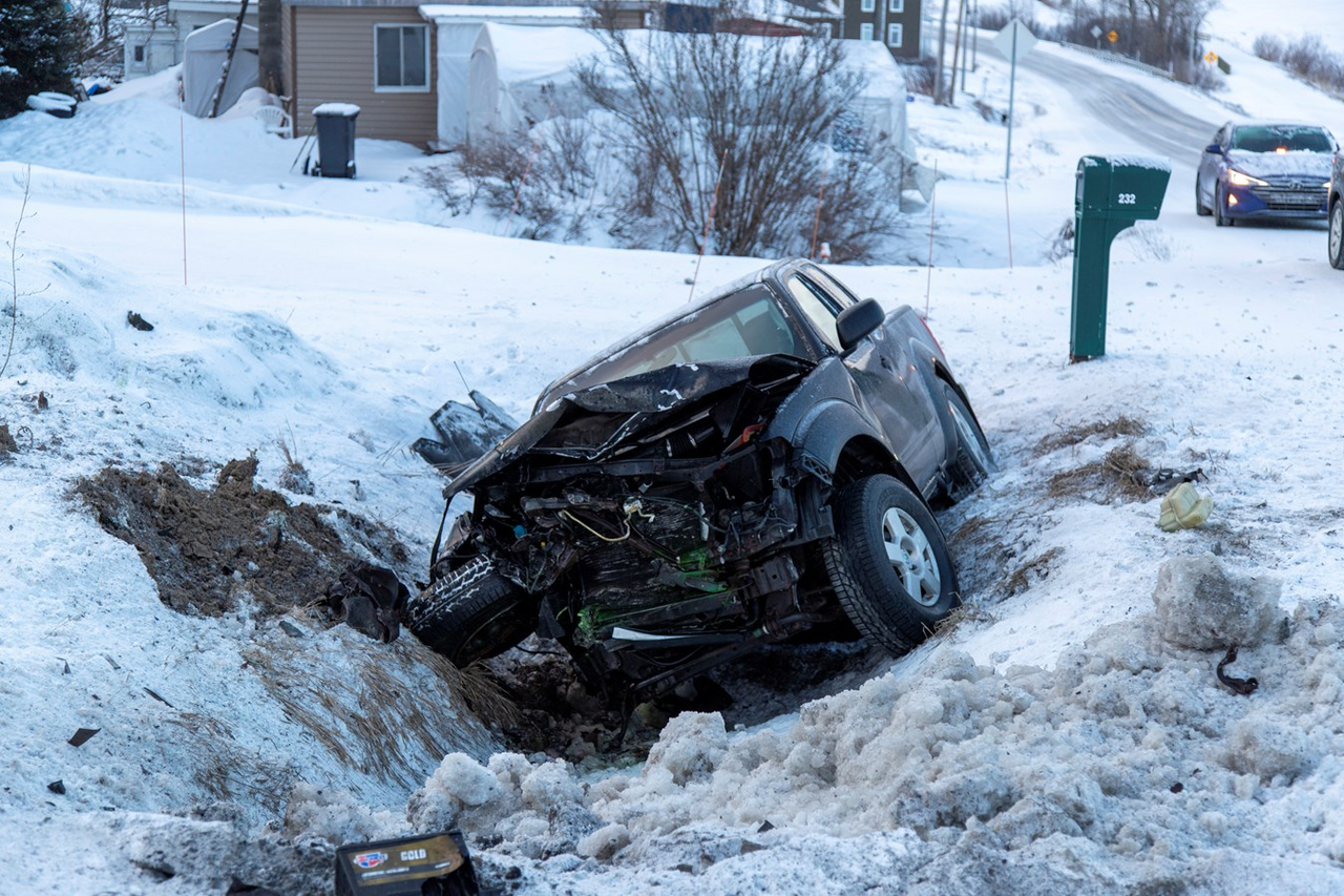 Beauceville: une collision frontale fait un blessé léger