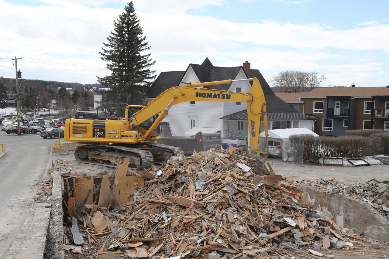 Saint-Georges: l'immeuble du 11 289 sur la 1re Avenue est démoli