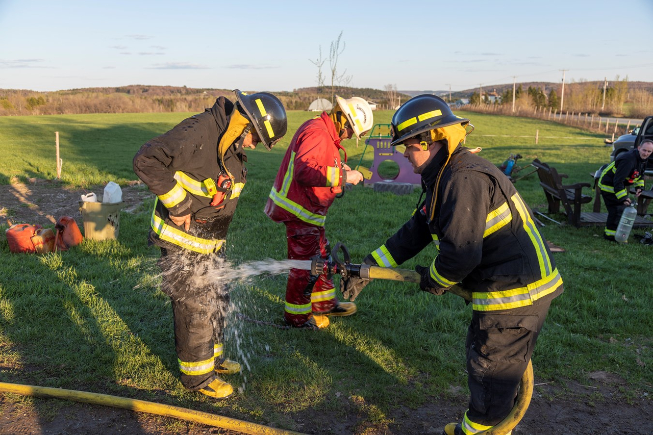 Feu de garage à Saint-Jules