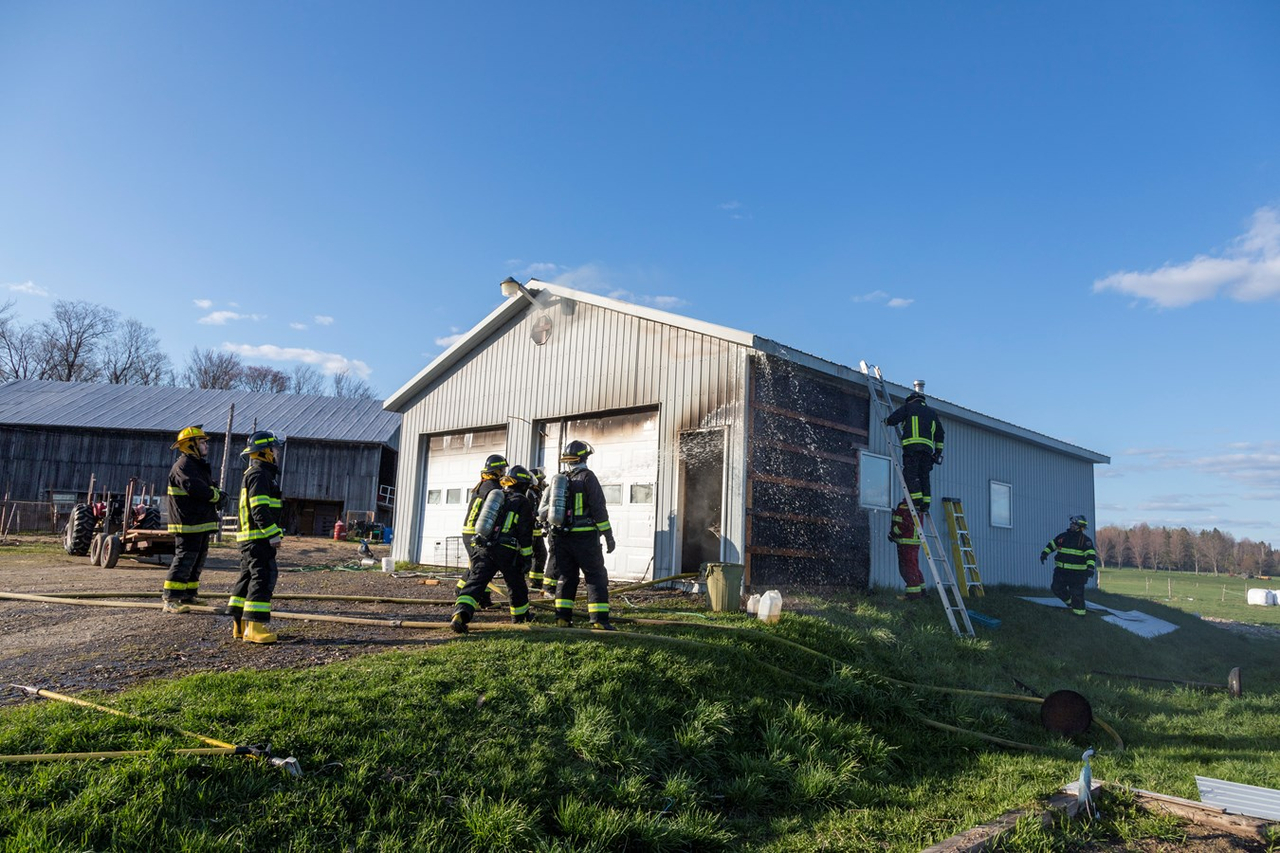 Feu de garage à Saint-Jules