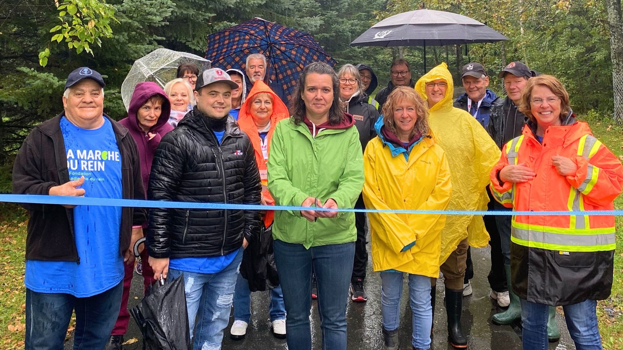 L'an dernier, les marcheuses et les marcheurs ont bravé la pluie pour faire de l'événement un véritable succès.