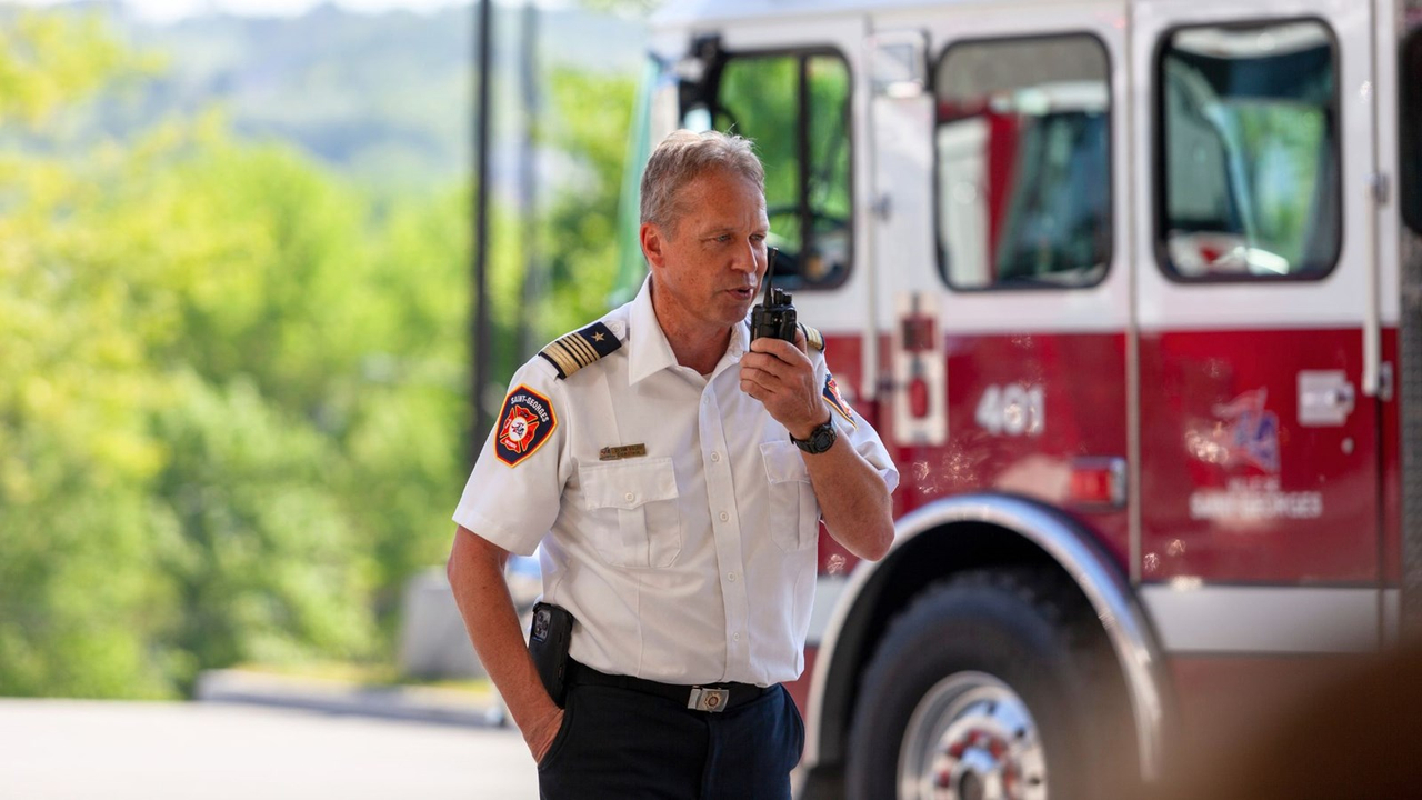 Sylvain Veilleux a rendu son uniforme de chef pompier