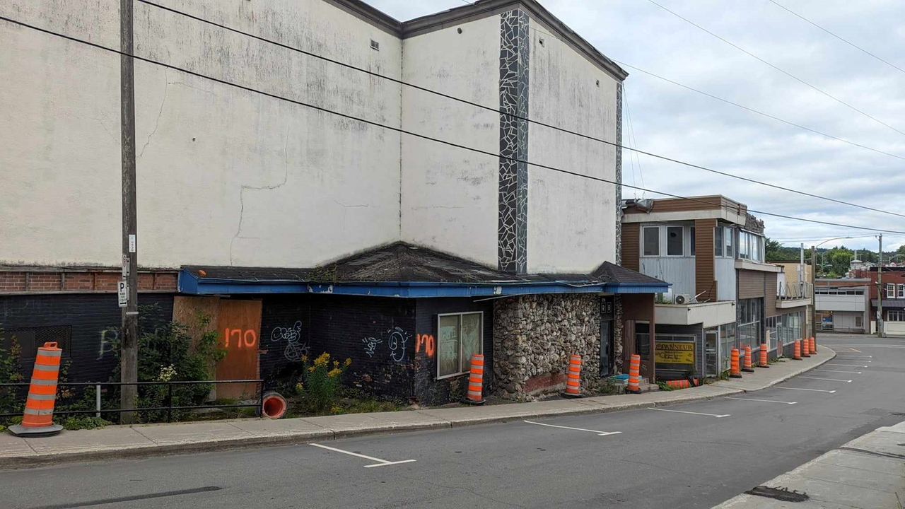 Bâtiments délabrés de la 120e rue: le pic des démolisseurs arrive lundi!