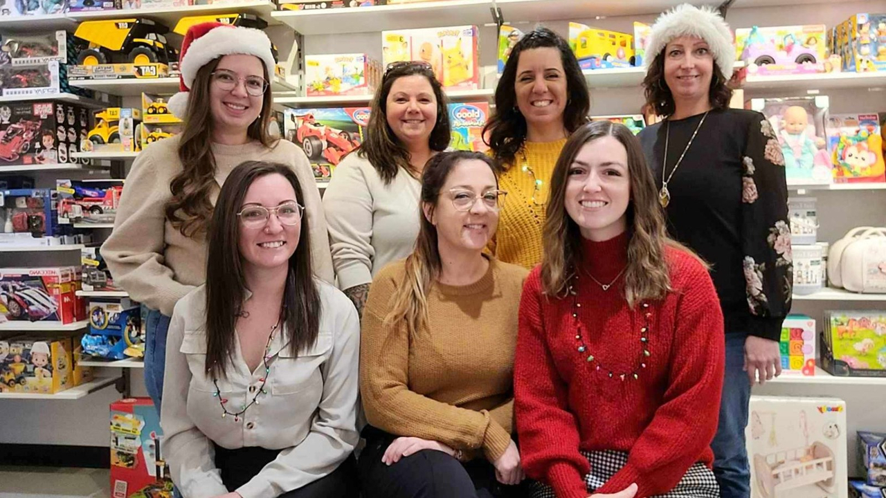 Le comité organisateur: devant, Cynthia Létourneau (Havre l’Éclaircie), Chantale Simard (Le Berceau), Julie-Pier Vachon (Havre l’Éclaircie); derrière, Érika Bellavance (AFMRC), Audrey Dupuis (Maison de la famille Beau-Etchemins), Marie-Eve Roy (Mirage), Élisabeth Lachance (Bid Group).