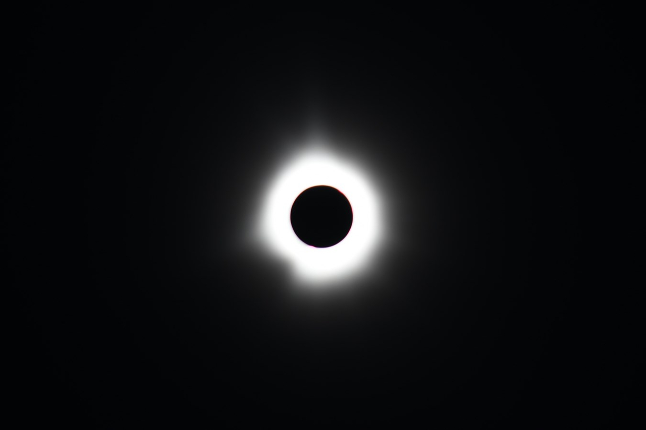 La communauté collégiale rassemblée pour observer l’éclipse solaire totale