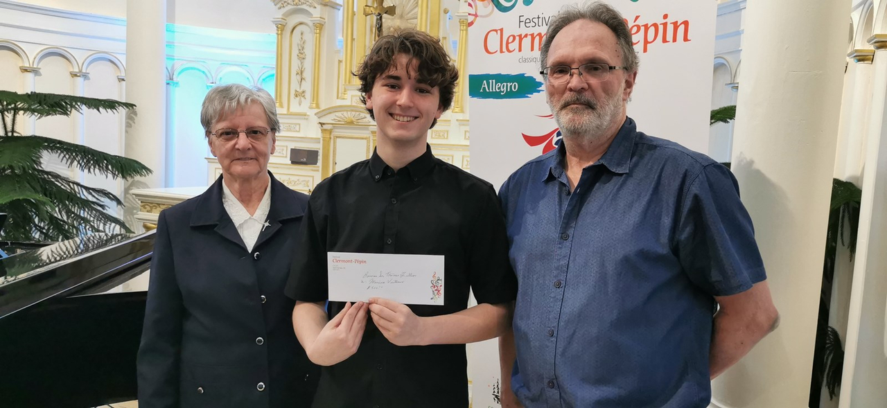 La Bourse Sre-Thérèse-Filion a été attribuée au pianiste Marius Veilleux de Beauceville.