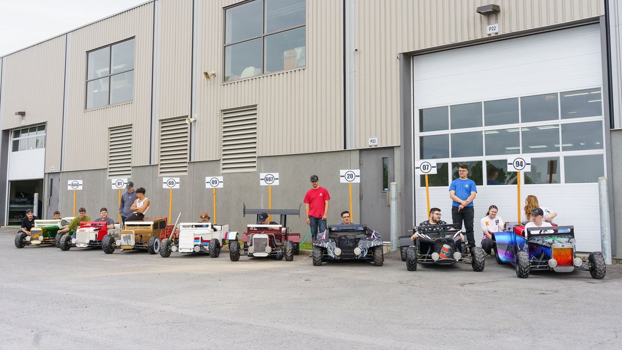 Carrosserie: les élèves du CIMIC présentent leur "dune buggy"